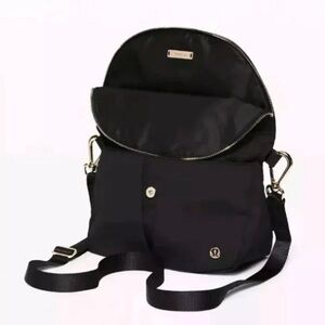 Lululemon All Night Festival Bag 5L Black and Gold new without tags